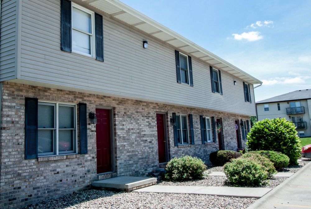 Hershey Clearwater Townhomes, Bloomington, IL 3 Bedroom