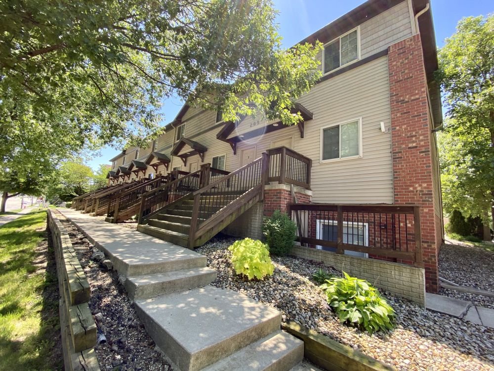 111 E. Cherry St / 205 N. Linden, Normal, IL 4 Bedroom